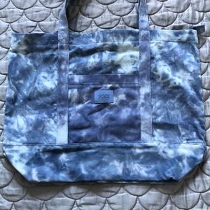 Pink tote with zipper